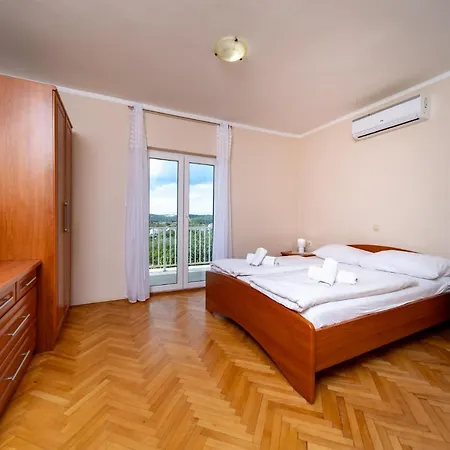 Apartment Stare Brajde