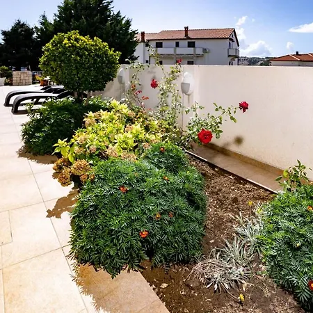 Stare Brajde Apartment Lopar